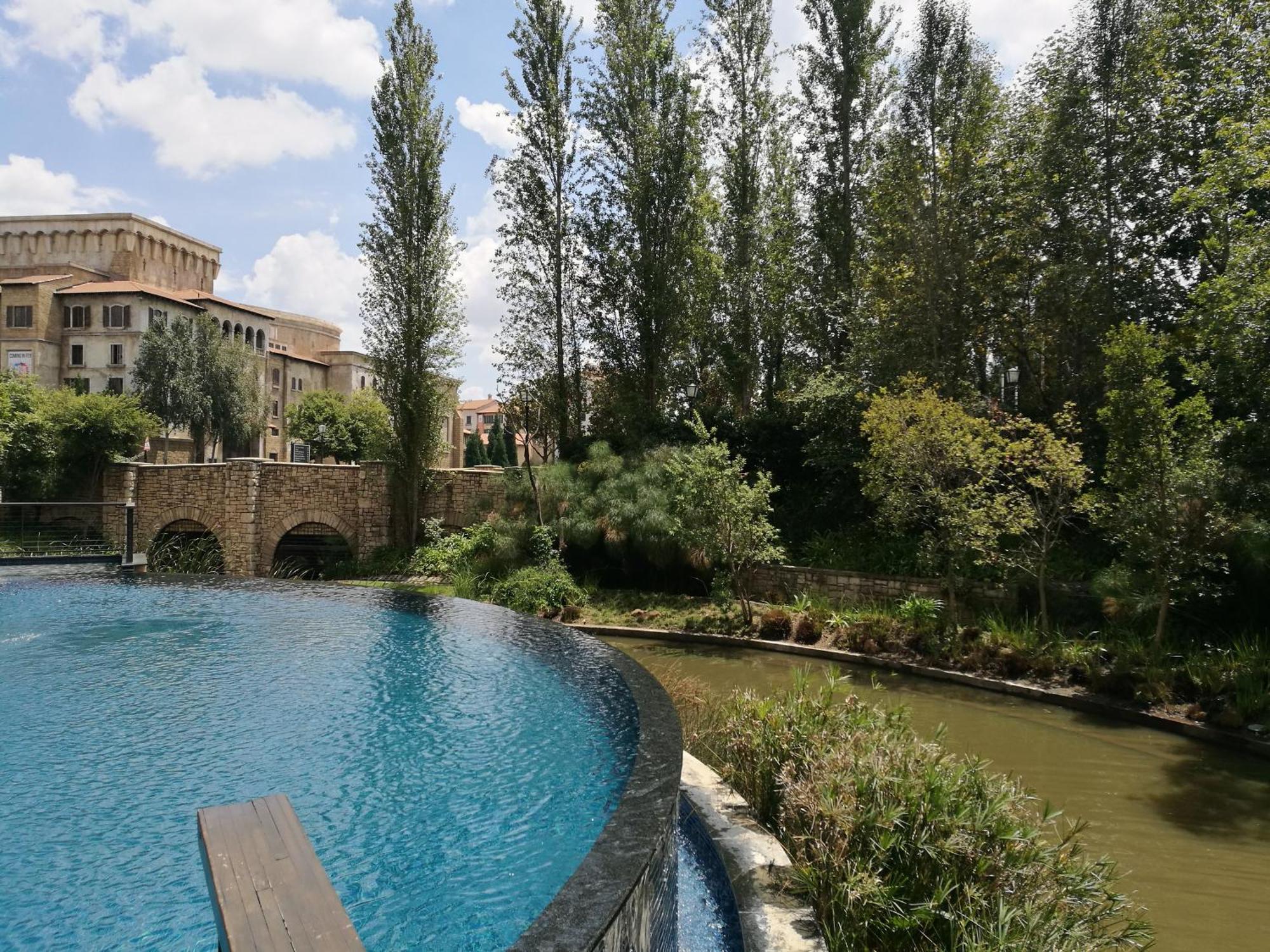 Pivot Hotel Montecasino โจฮันเนสเบิร์ก ภายนอก รูปภาพ